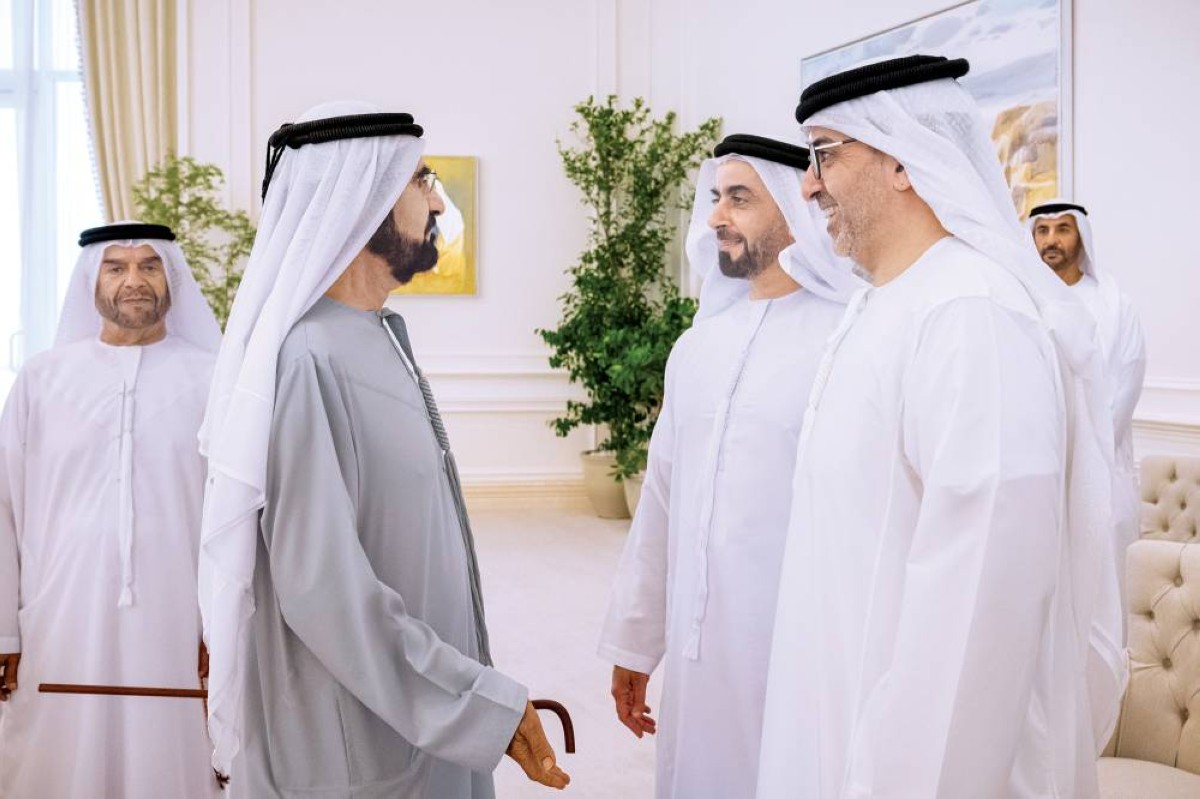 محمد بن راشد في حديث مع سيف وحامد بن زايد بحضور سرور بن محمد