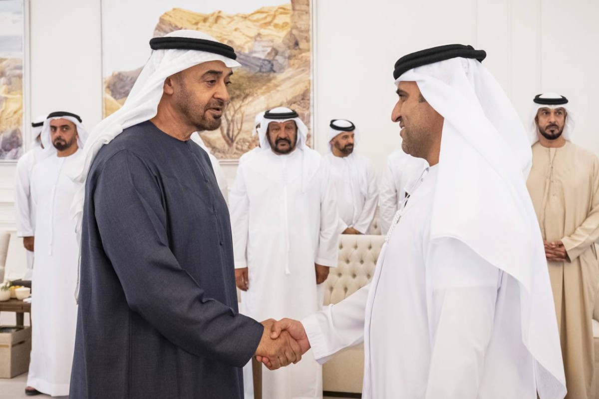 محمد بن زايد خلال الاستقبال بحضور سيف بن زايد وسعيد بن محمد وخليفة بن محمد