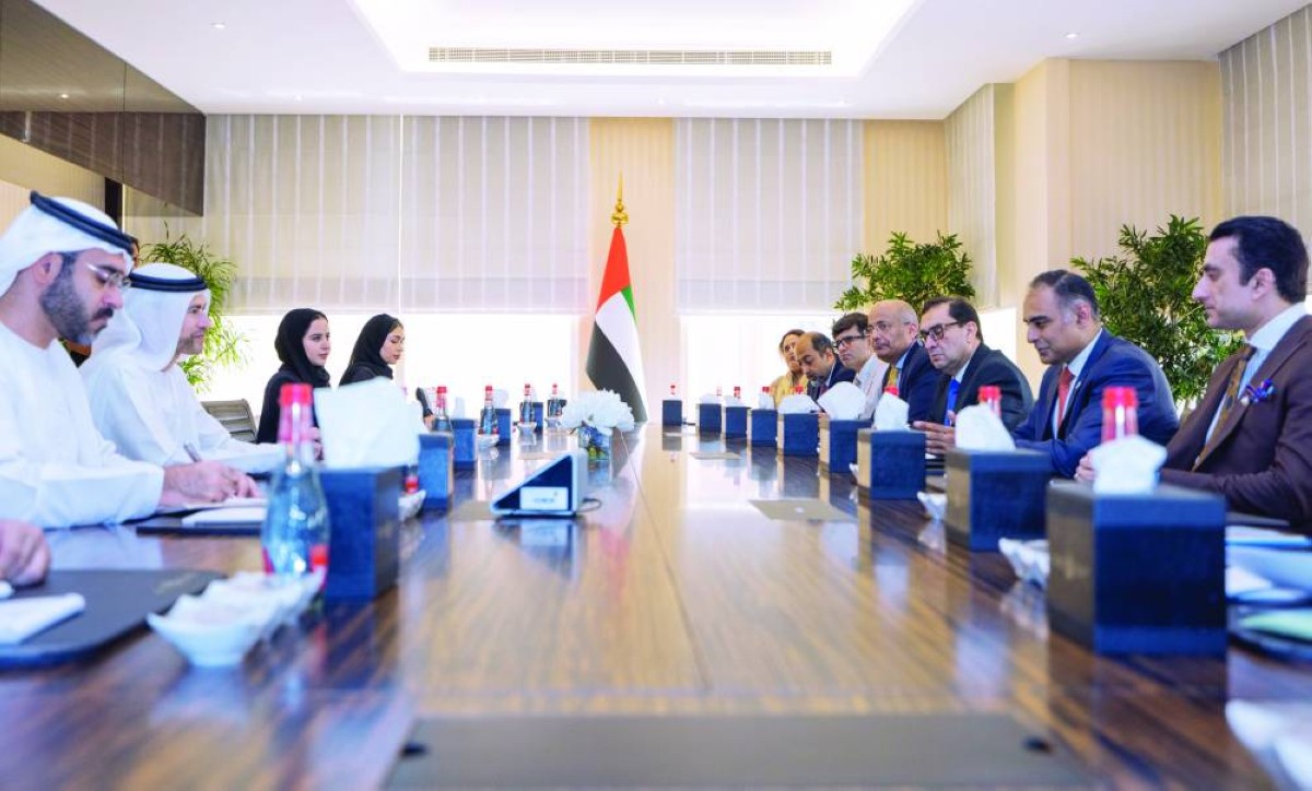 محمد الحسيني خلال لقائه الوزير الباكستاني