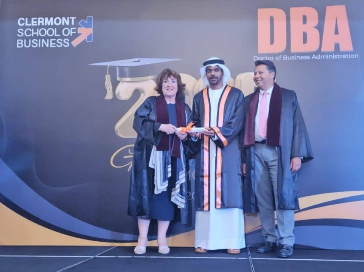 يوب سرواش خلال تسلّمه شهادة الدكتوراه