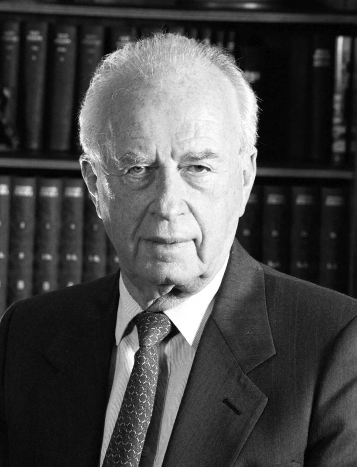 1992 -  إسحاق رابين يتولى رئاسة وزراء إسرائيل للمرة الثانية.