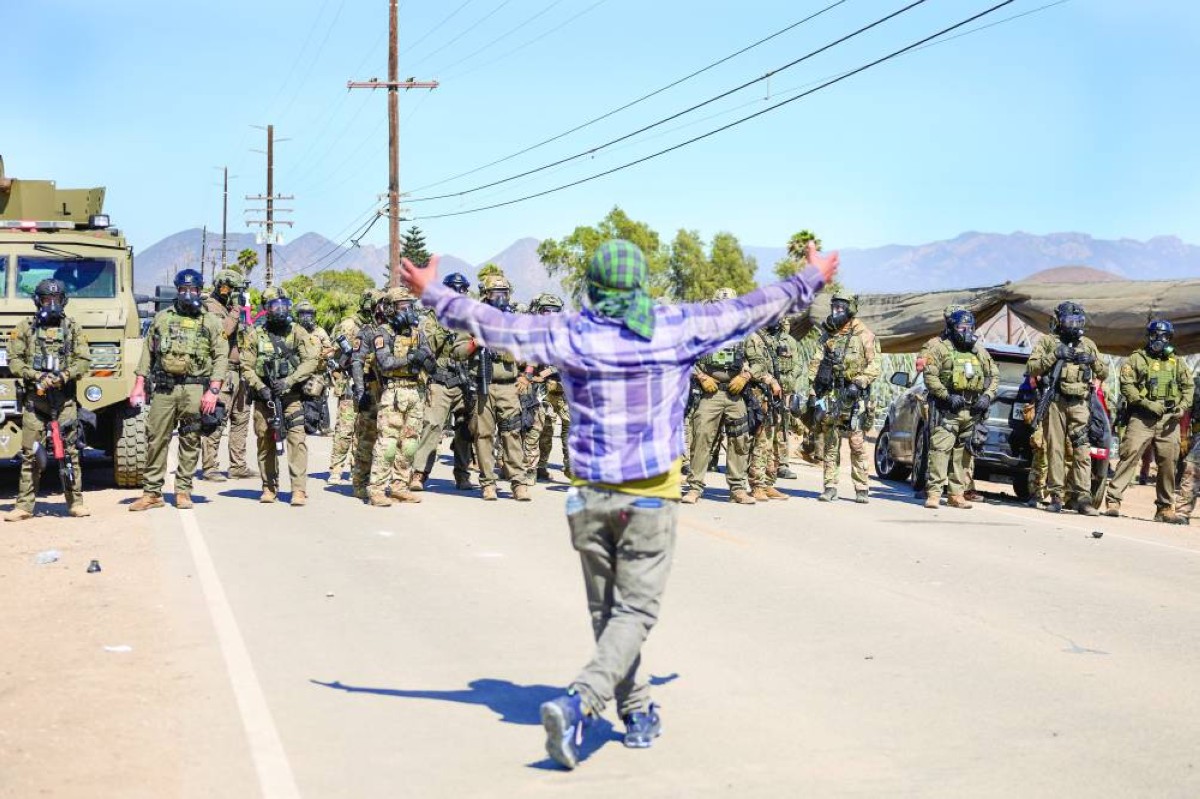 انتشار عناصر مكافحة الهجرة في محيط مزرعة تؤوي مهاجرين جنوب كاليفورنيا
