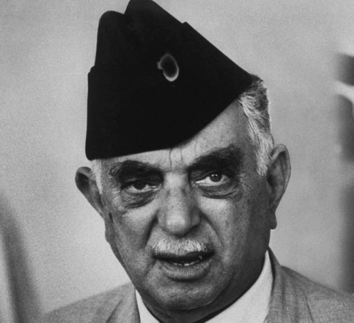 1958  مقتل رئيس الوزراء العراقي نوري السعيد في اليوم التالي للإطاحة بالنظام الملكي.