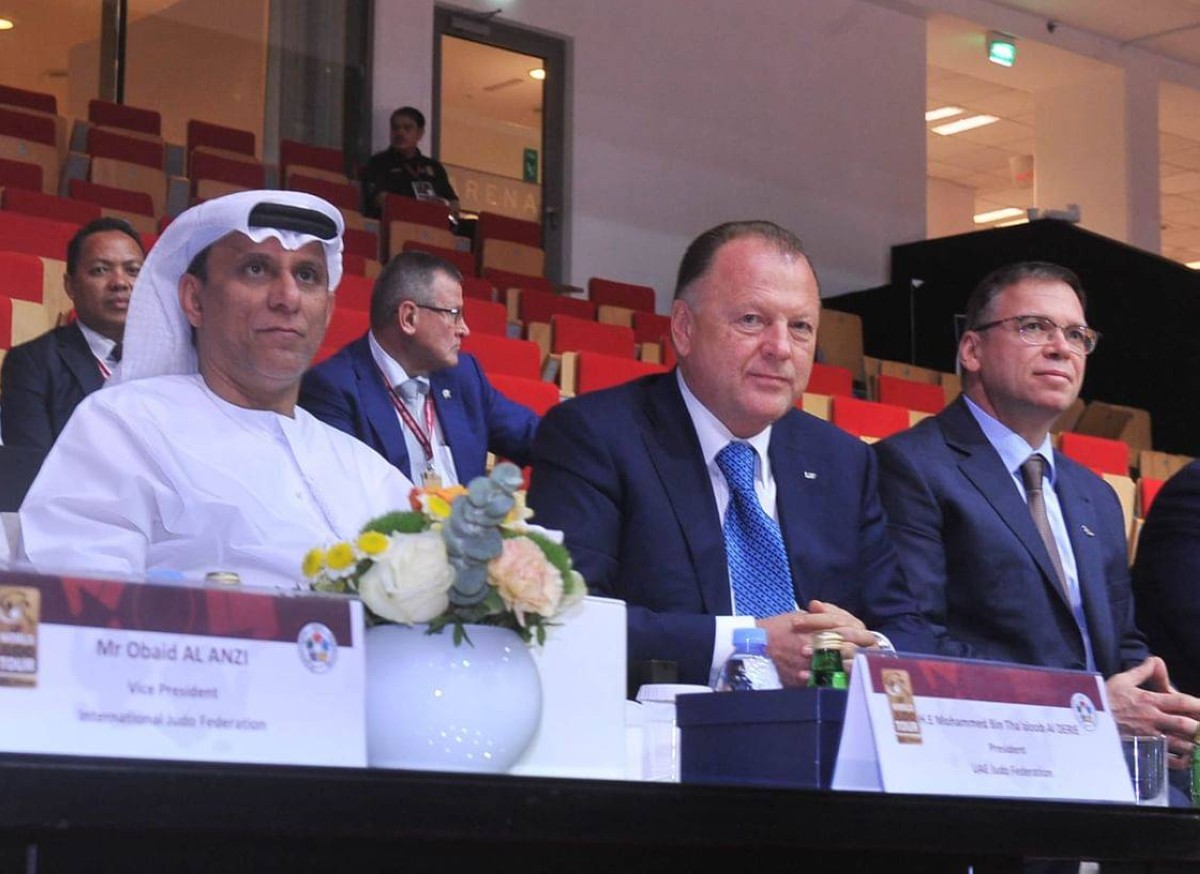 محمد بن ثعلوب خلال متابعته نسخة سابقة | أرشيفية