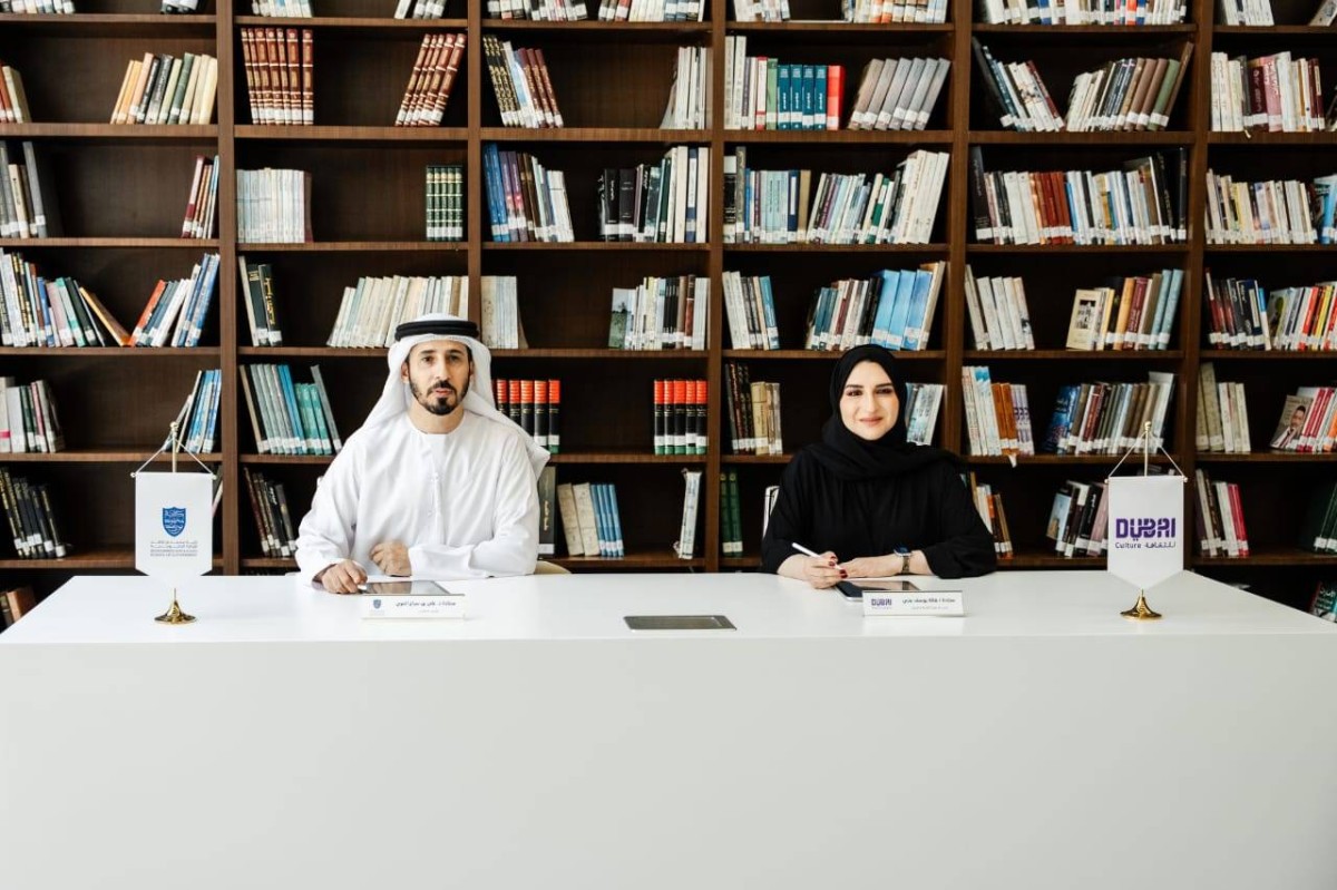 هالة بدري وعلي بن سباع المري خلال توقيع اتفاقية الشراكة | من المصدر