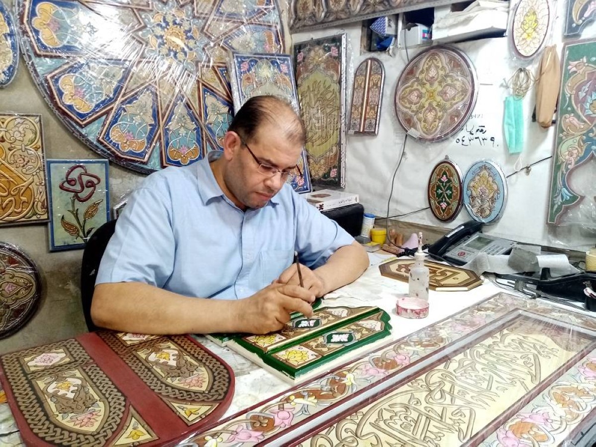 فن الزخرفة الدمشقي.. هوية عريقة وبريق لا يغيب