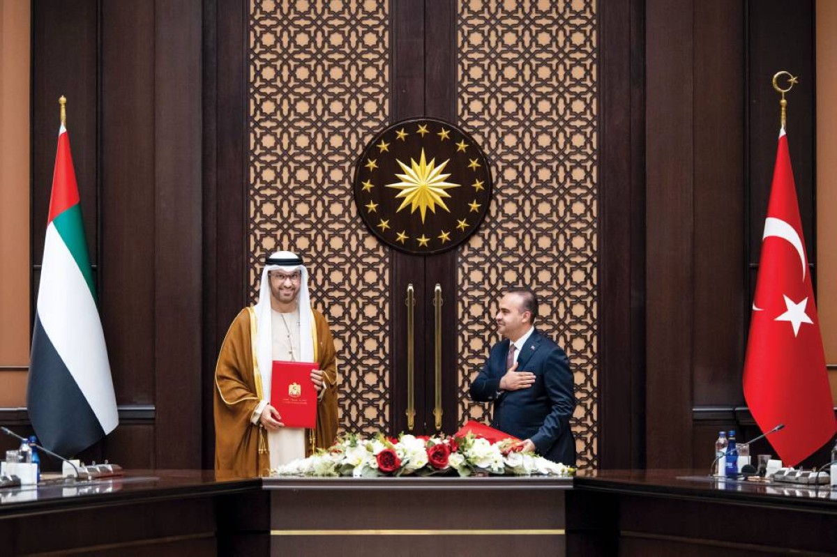 سلطان الجابر ومحمد فاتح كاجير عقب توقيع اتفاقية