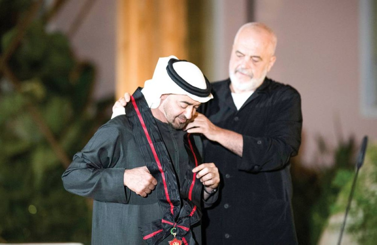 محمد بن زايد يتلقى وسام «بنيميرينتي » من رئيس وزراء ألبانيا تقدير لجهود سموه في دعم العلاقات الثنائية