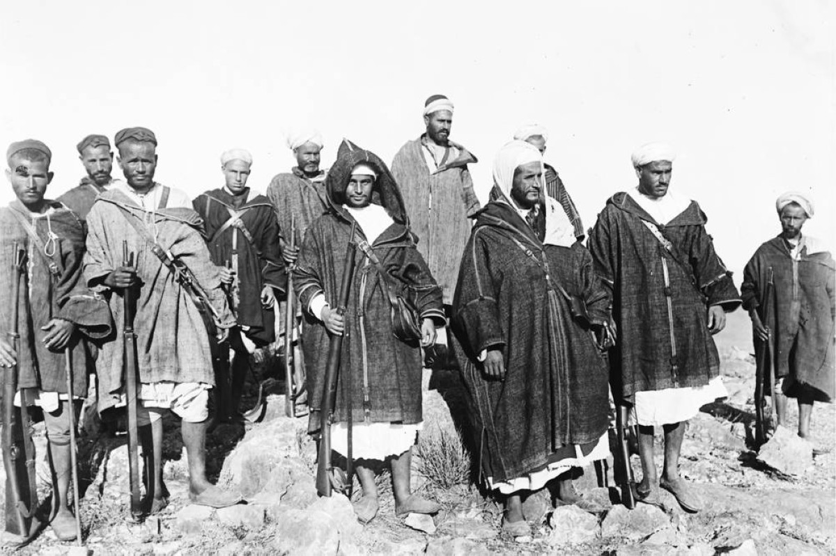 1921  هزيمة الإسبان في معركة أنوال على يد المغاربة.