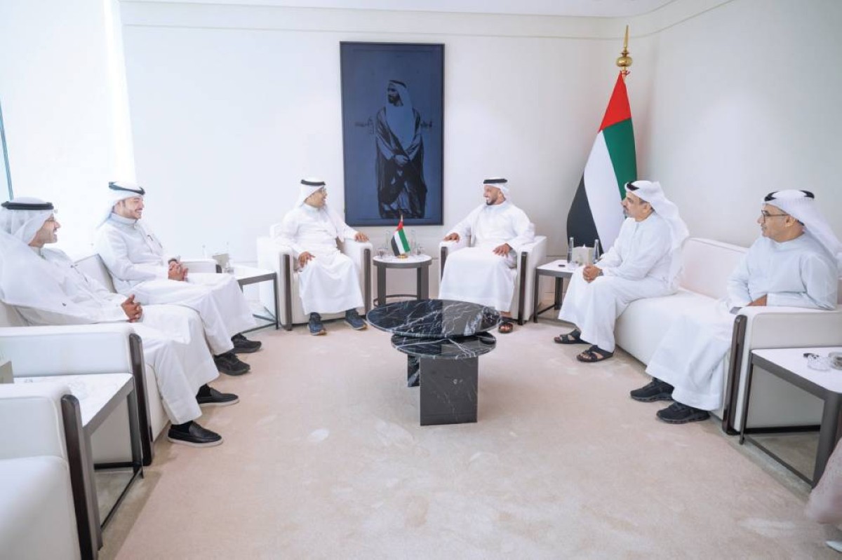 عبدالله آل حامد خلال استقباله وفد وزارة الإعلام الكويتية