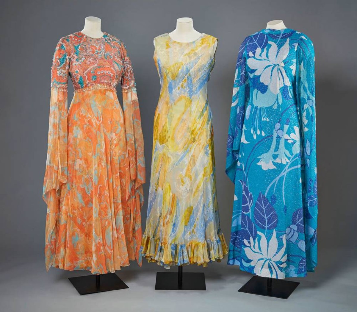 عرض لأزياء الملكة إليزايبث الثانية