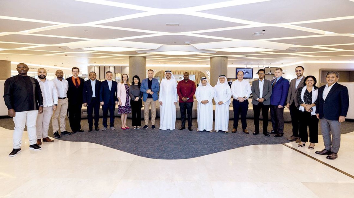 محمد العلماء وأمين الأميري خلال استقبالهما الوفد الزائر 
