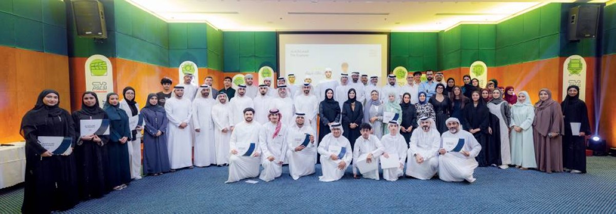 شيخة أحمد وحامد بن كرم ومحمد البلوشي وعلي محمد وفاطمة الشحي وحمدة البساطة وطلال الهنداسي ورامي زهير وحنيفة يوسف والمشاركون في البرنامج