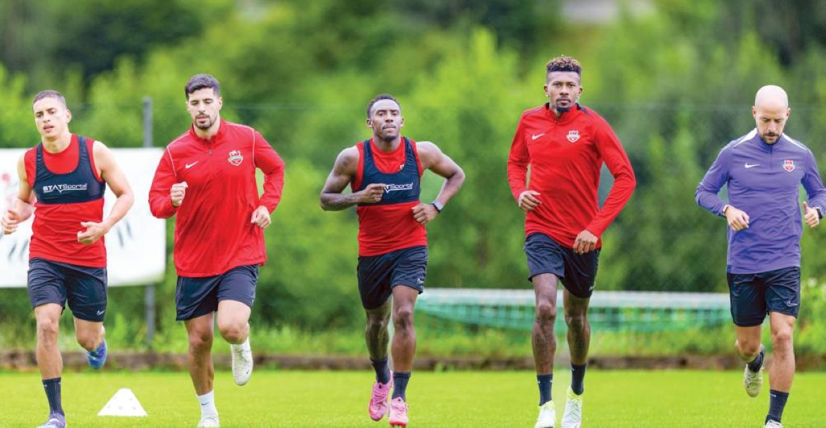 جانب من تدريبات شباب الأهلي