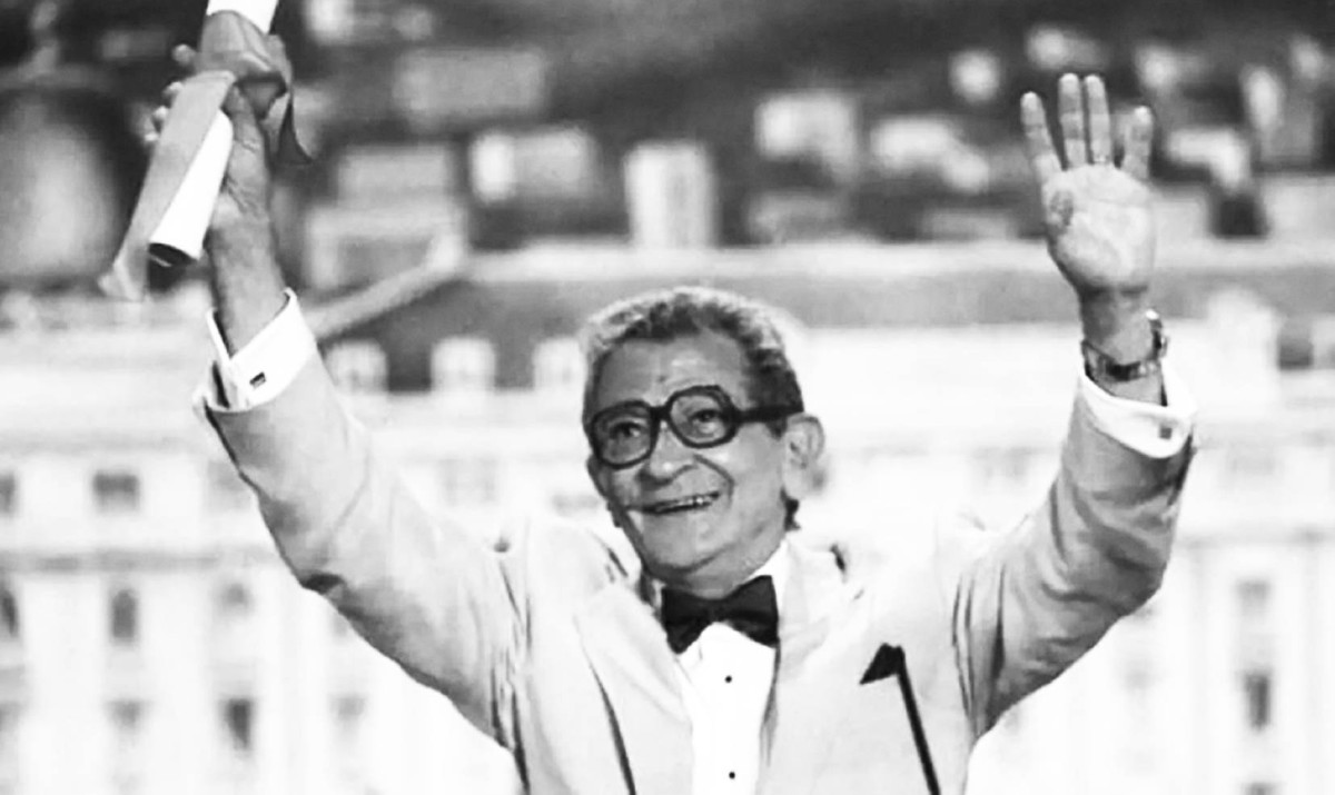 2008 - وفاة المخرج السينمائي المصري يوسف شاهين بعد غيبوبة لأسابيع.