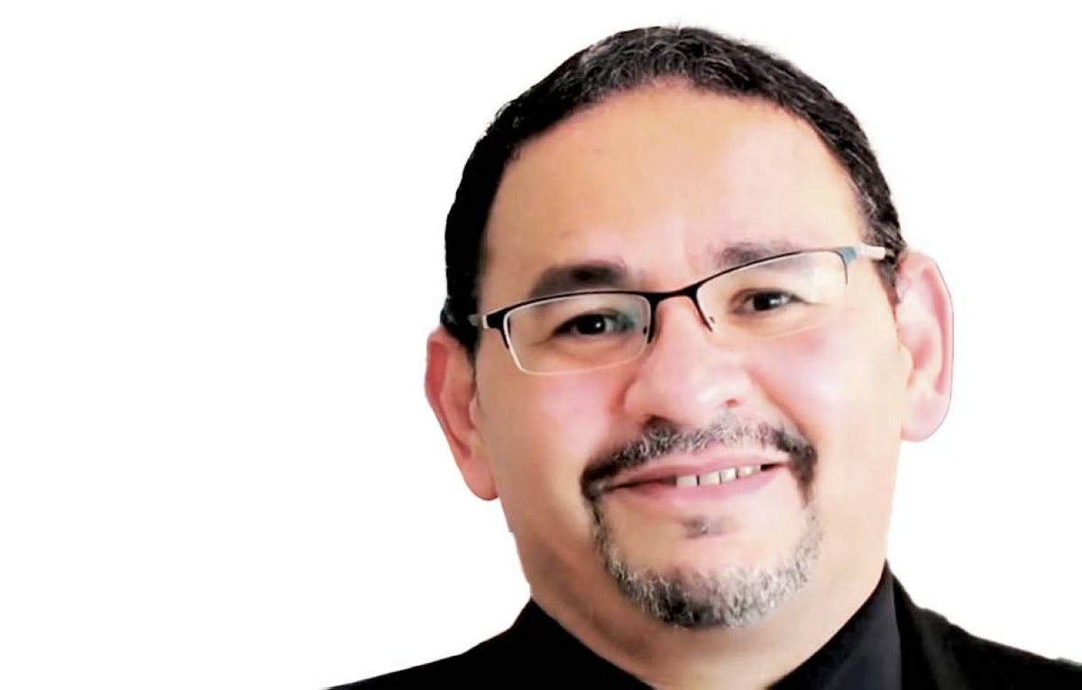 أيمن النقيب