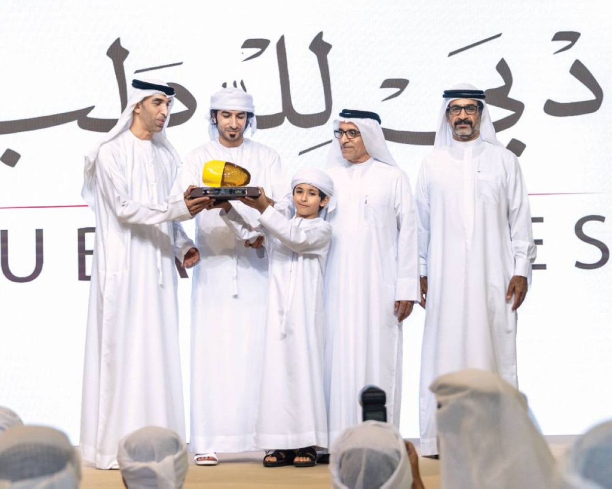 ثاني الزيودي وعبدالله بن دلموك وأحمد بن ثاني خلال تكريم الفائزين