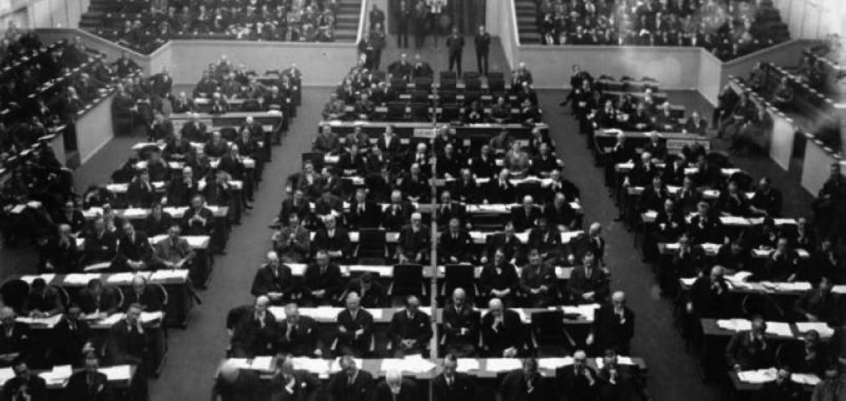 1947  الإعلان عن حل عصبة الأمم التي تأسست عقب مؤتمر باريس للسلام عام 1919.