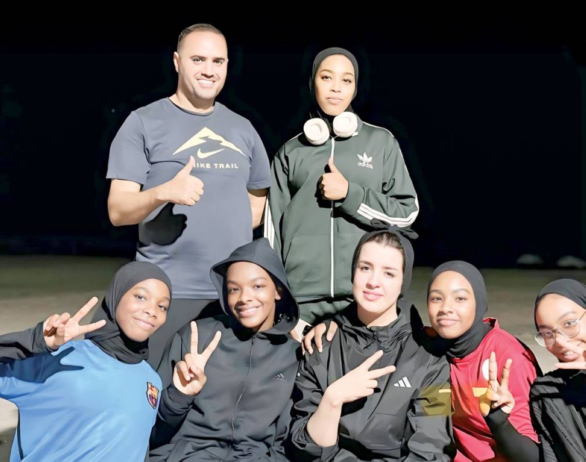 حصة وسلمى وسارة وشيخة وماجدة مع هشام أفقيري ومنى زاكيني