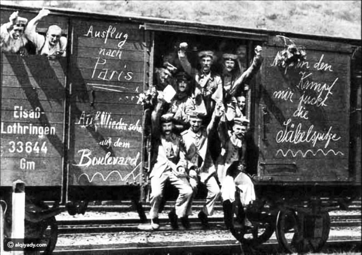 1914 -  ألمانيا تعلن الحرب على فرنسا في بداية الحرب العالمية الأولى.