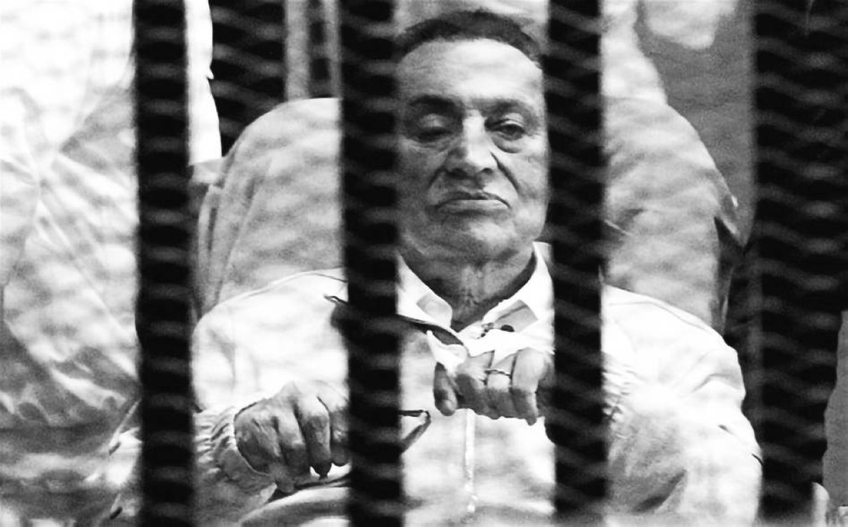 2011 -  بدء محاكمة الرئيس المصري السابق حسني مبارك.