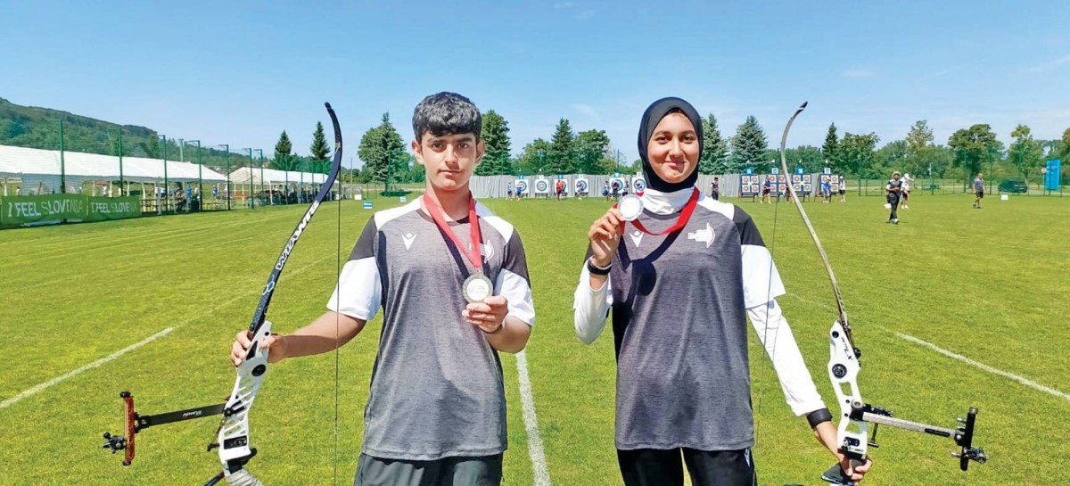 خليفة الكعبي وسامية مقصود يحتفلان بالإنجاز