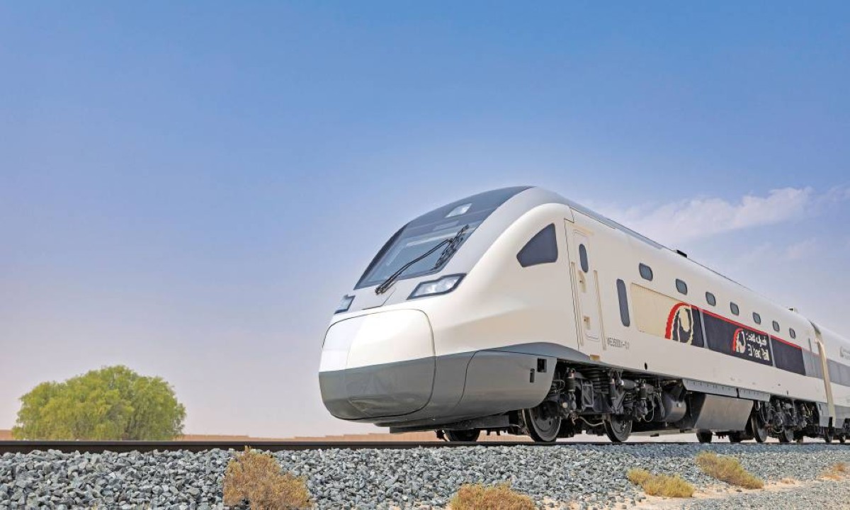  القطار خلال رحلته من دبي إلى الفجيرة 