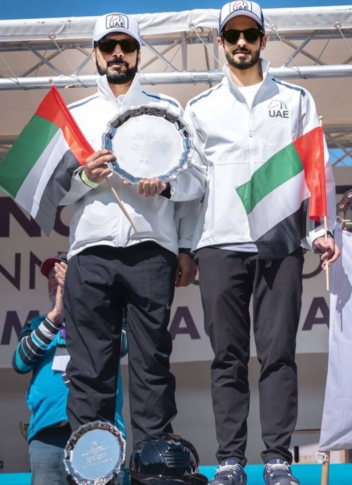 أبطال الإمارات على منصة التتويج  