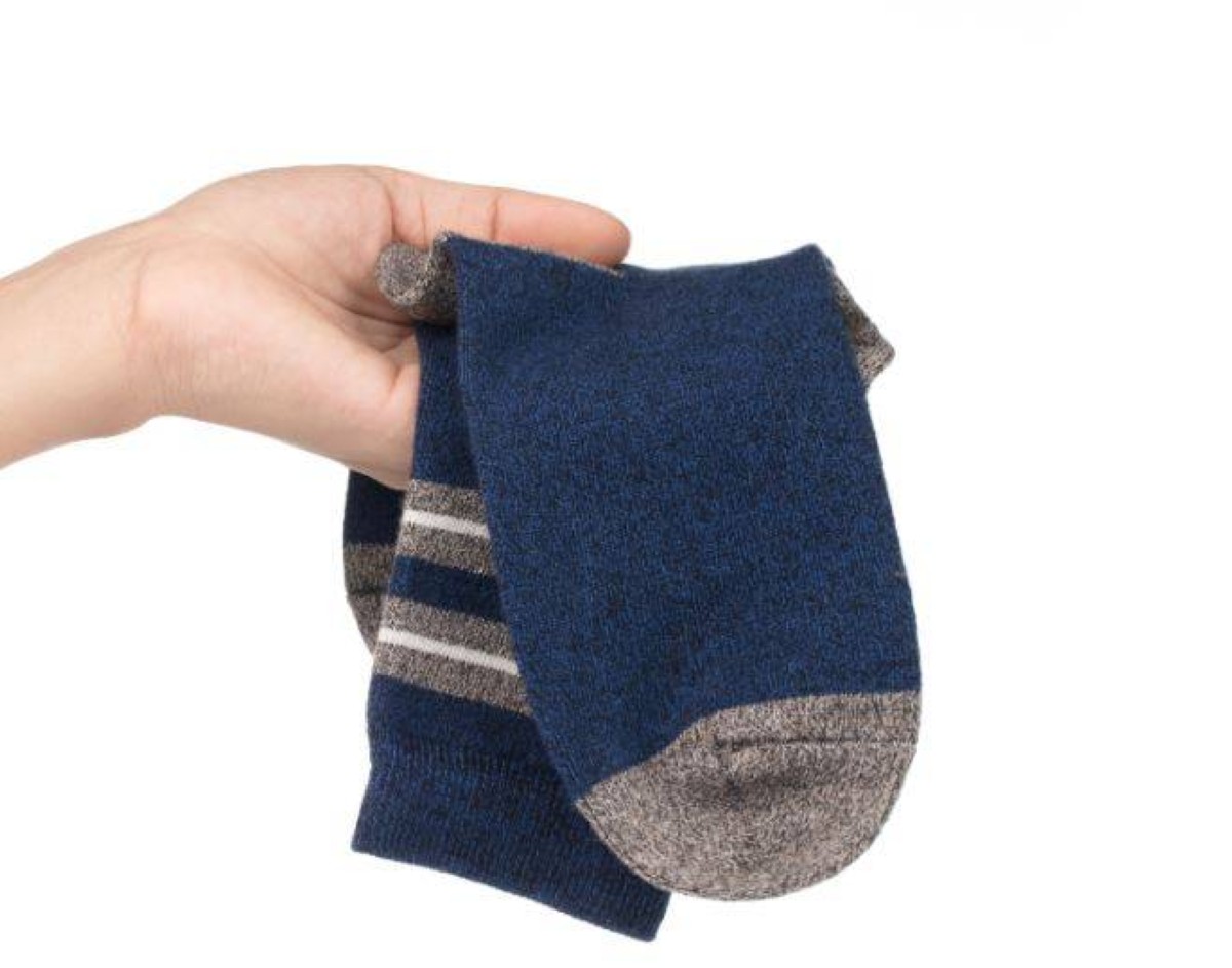 الجوارب بيئة خصبة للبكتيريا.. احذر الغسيل الخاطئ