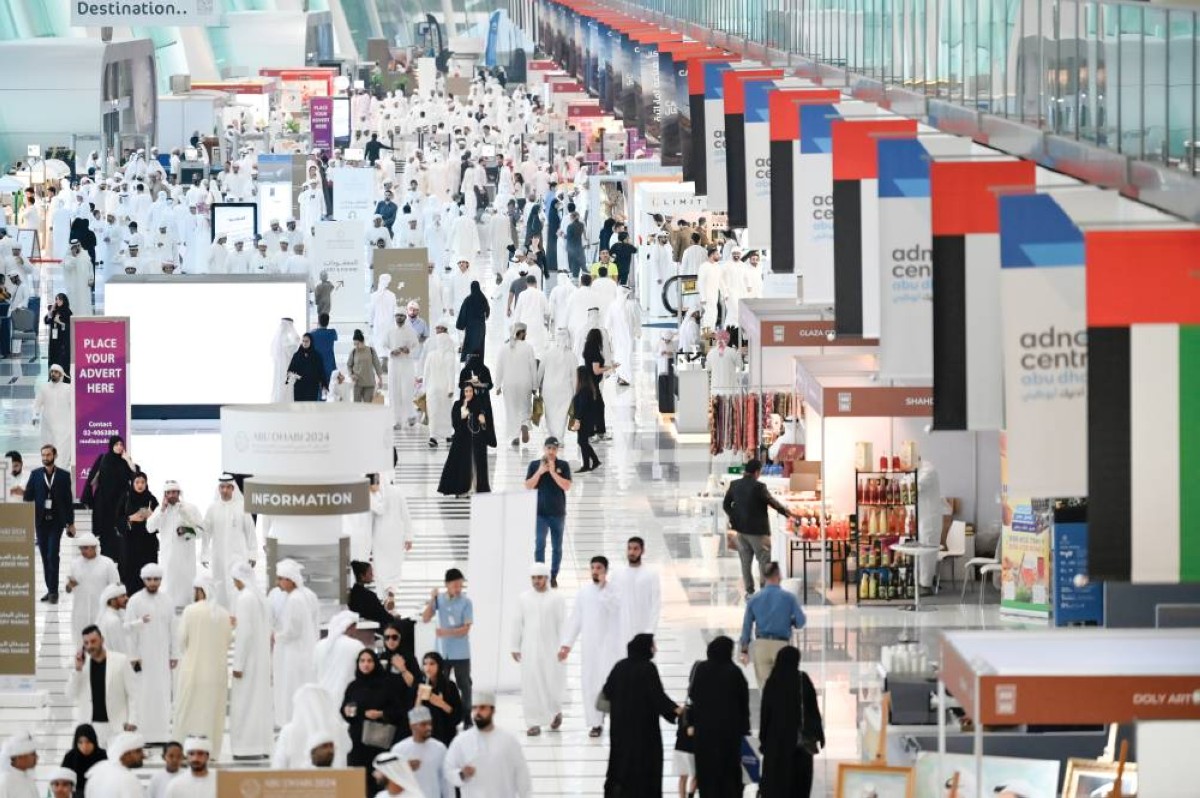 الحدث يحتفي بتراث الإمارات العريق وعاداتها الراسخة في الصيد والفروسية 
