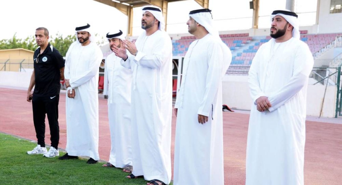 محمد الكتبي خلال حديثه للاعبين