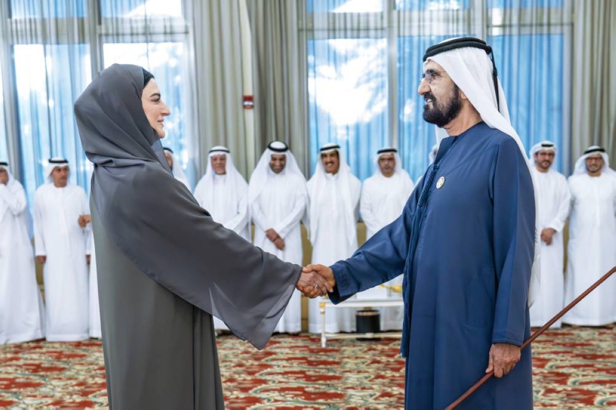 محمد بن راشد مصافحاًً نهال بدري