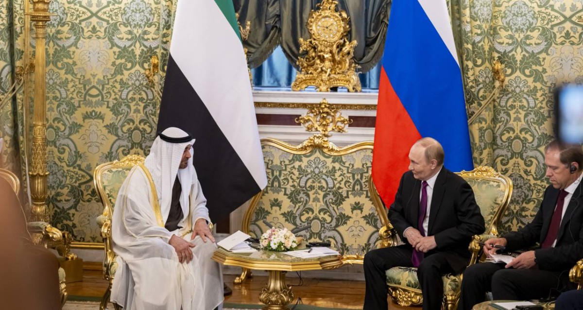 محمد بن زايد وفلاديمير بوتين خلال اللقاء |
