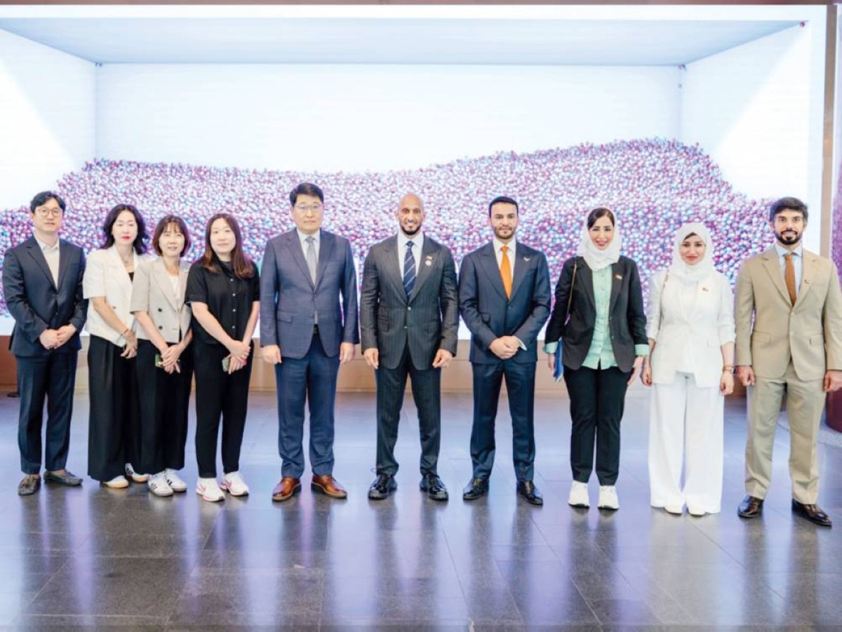 عبدالله آل حامد خلال لقاء ممثلي عدد من الشركات الكورية 


