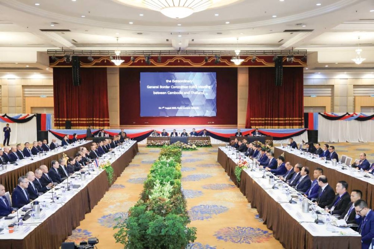 جانب من الاجتماع الذي انعقد في كوالالمبور لمناقشة النزاع الحدودي بين تايلاند وكمبوديا  


