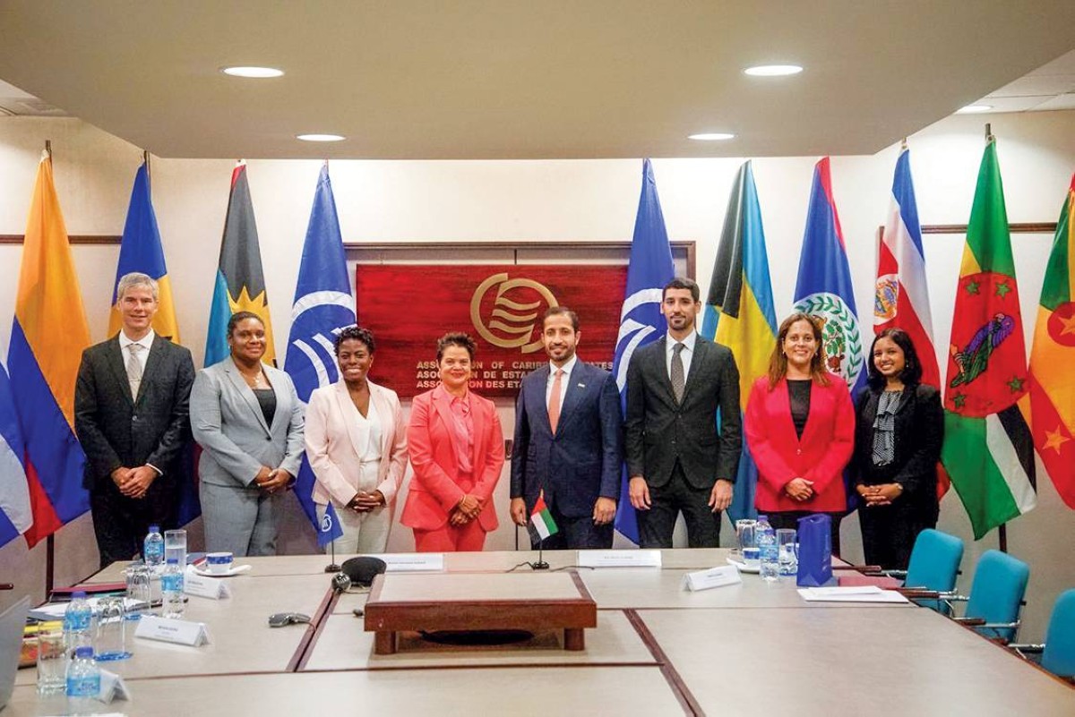 هزاع الكعبي وجانب من حضور اللقاء

