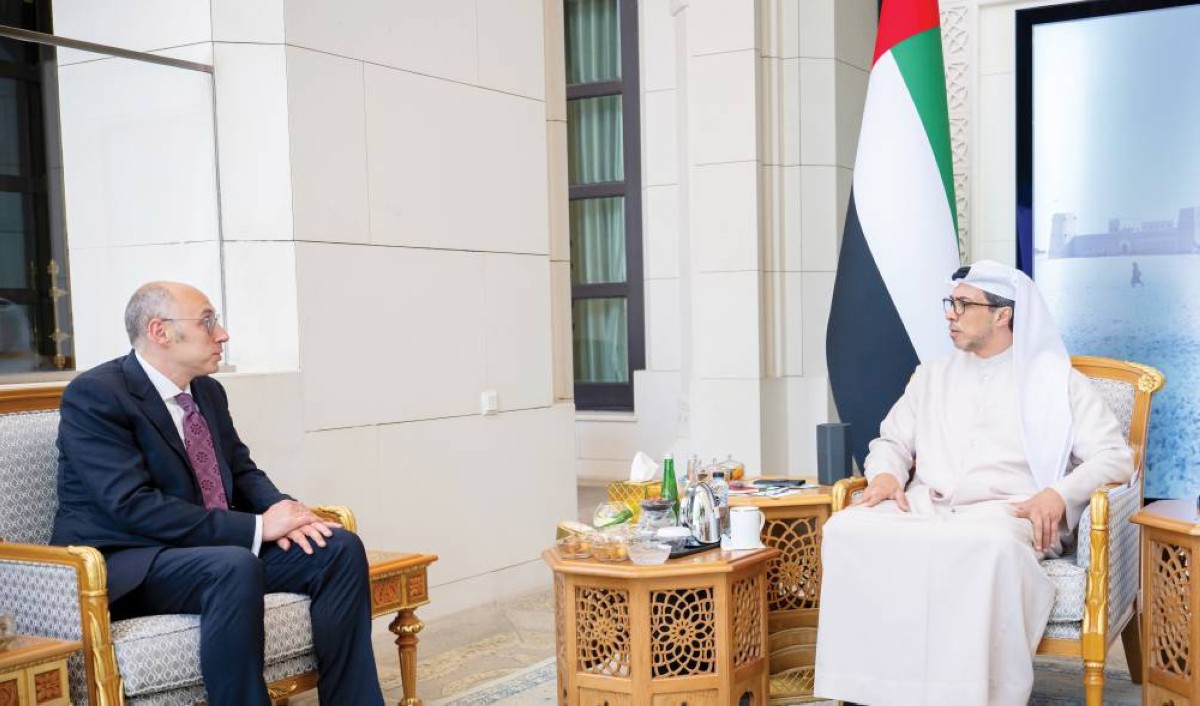 منصور بن زايد خلال استقباله سفير أوكرانيا