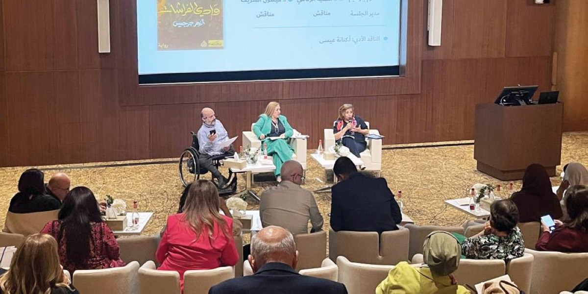 دعوات إلى تناول الشعر في الفعاليات النقاشية