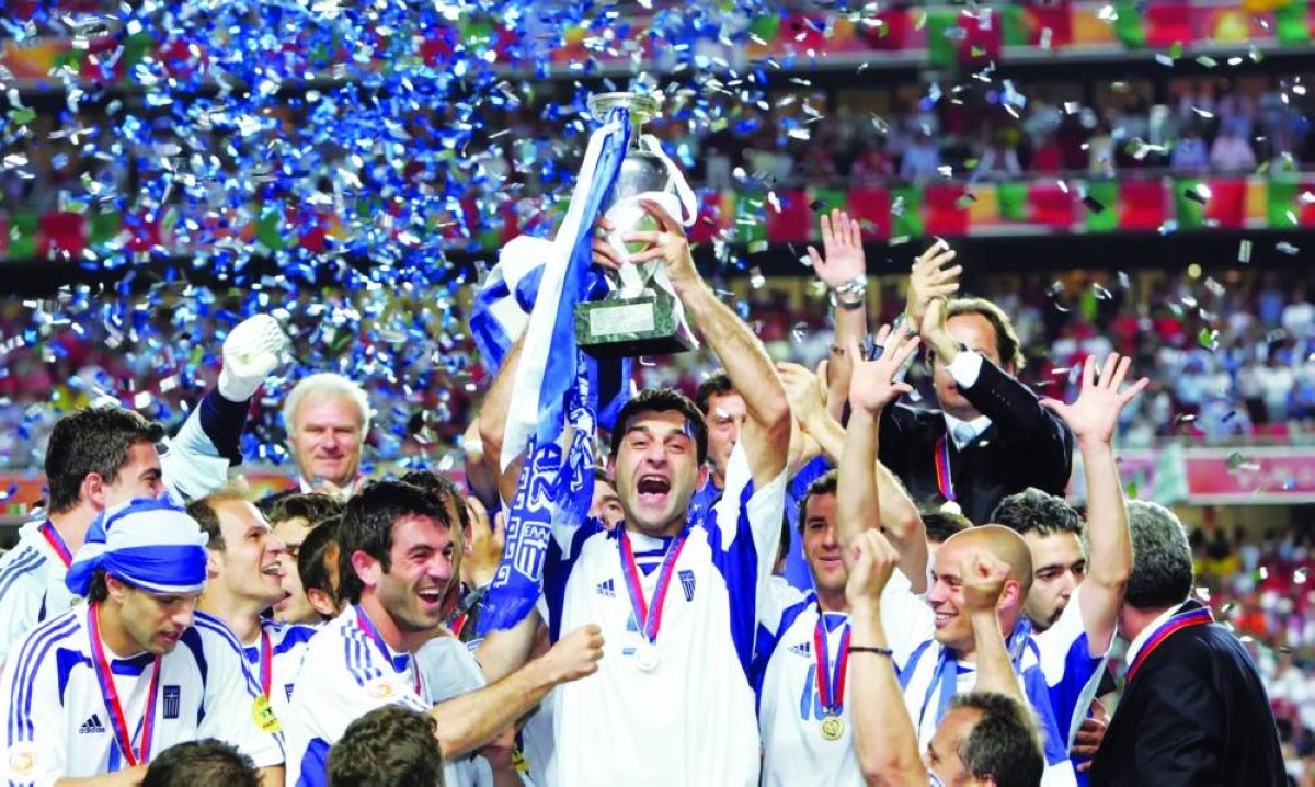 «عام المفاجآت الذهبية» يتحدى سحر كرة القدم