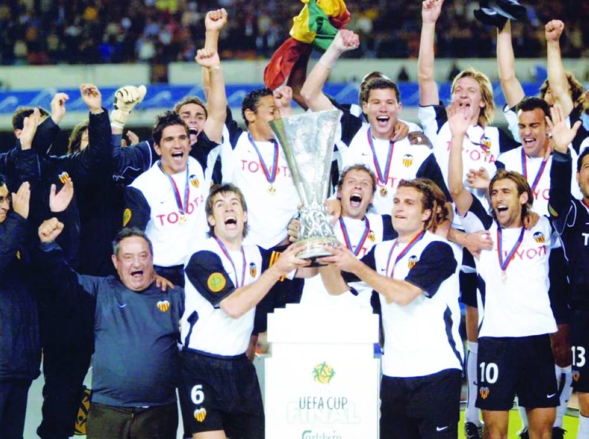 «عام المفاجآت الذهبية» يتحدى سحر كرة القدم