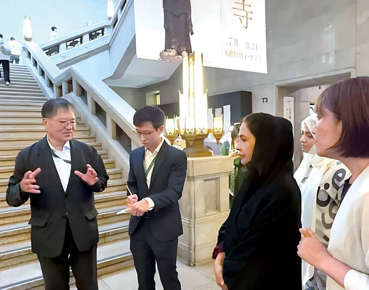 شما بنت محمد بن خالد خلال زيارتها متحف طوكيو