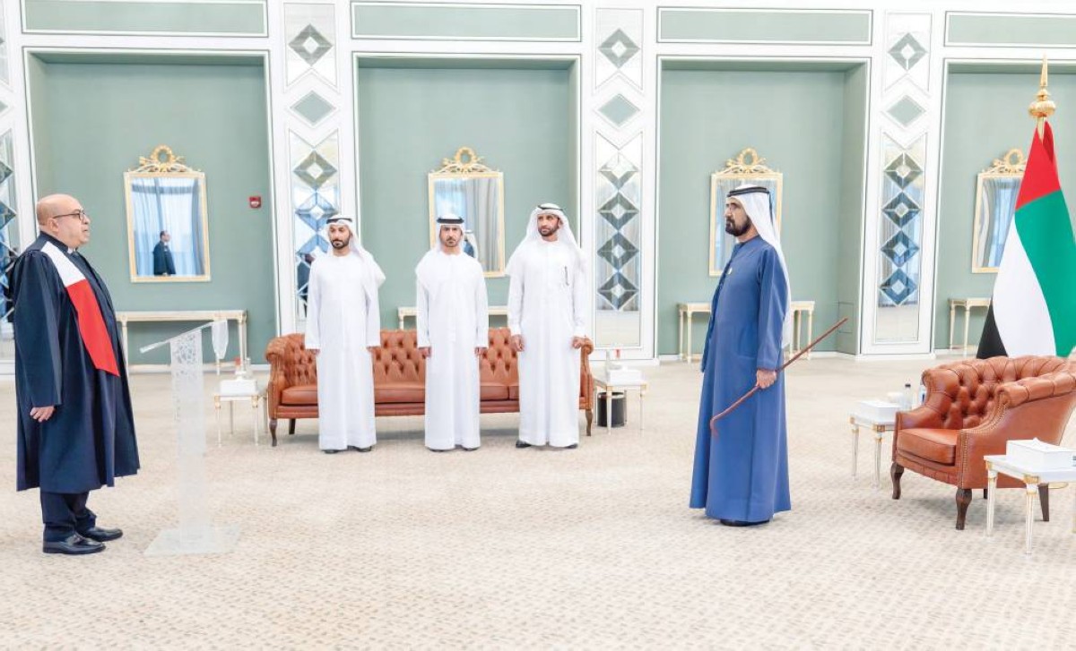  محمد بن راشد خلال أداء القضاة اليمين القانونية بحضور محمد الشيباني وسيف السويدي وعبدالله السبوسي 