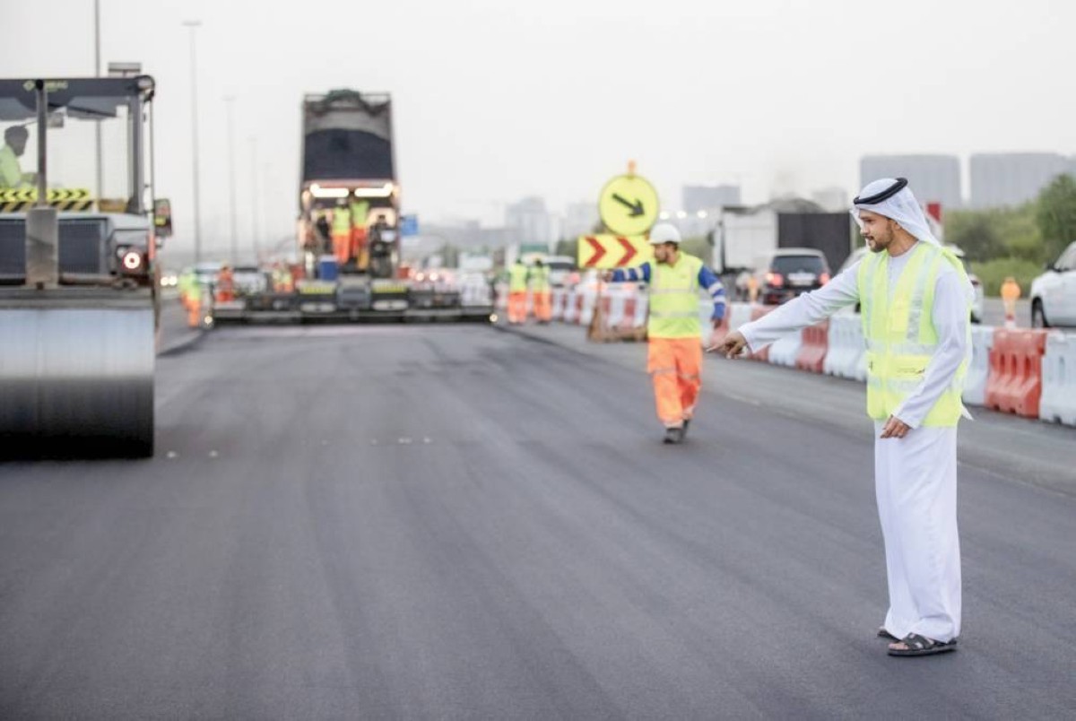 تنفيذ أعمال الرصف وفق أعلى المعايير الهندسية العالمية
