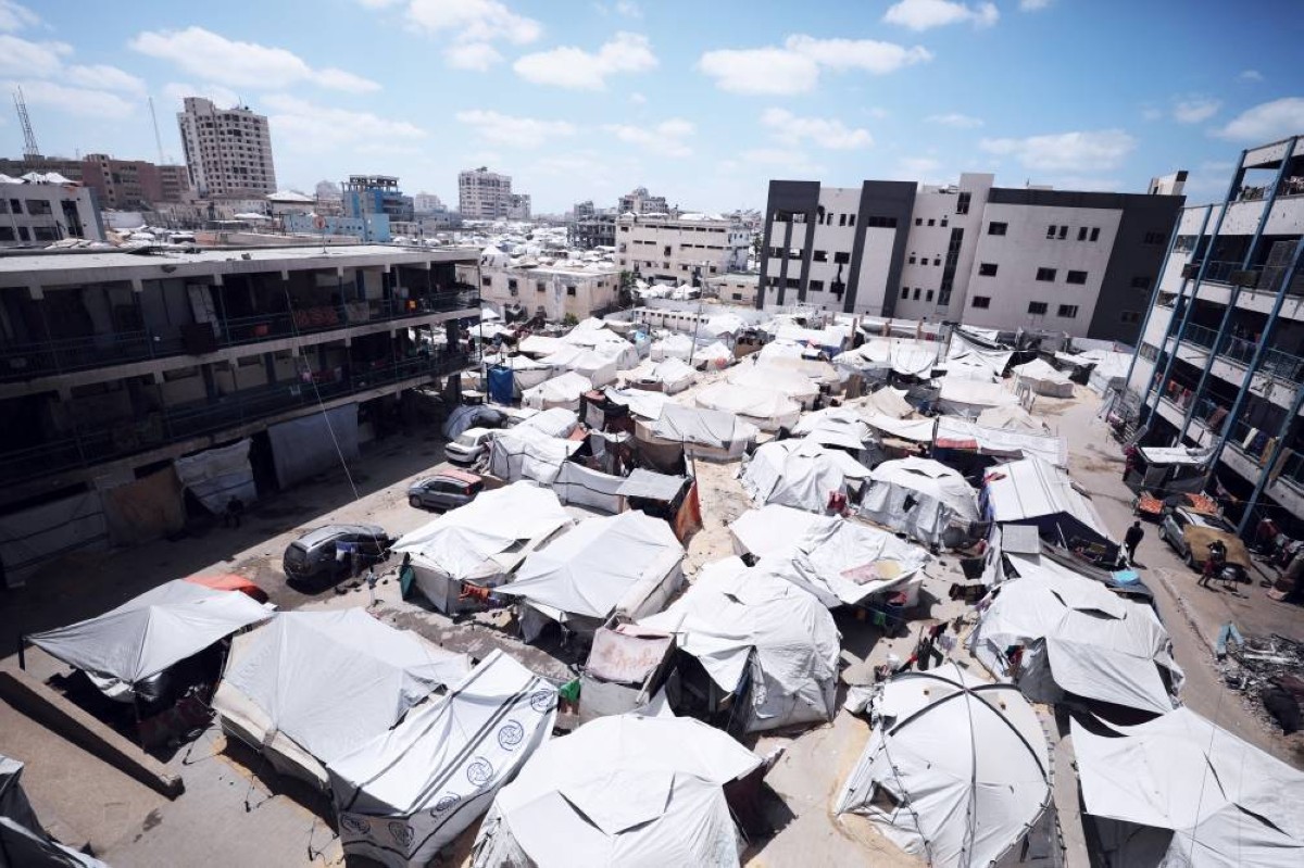 فلسطينيون يحتمون في خيام بمدرسة تابعة للأونروا بمدينة غزة