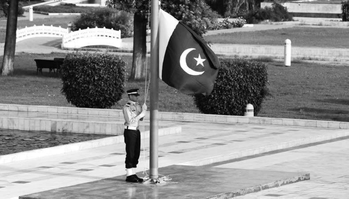 1947  باكستان تستقل عن الهند بقيادة محمد علي جناح.