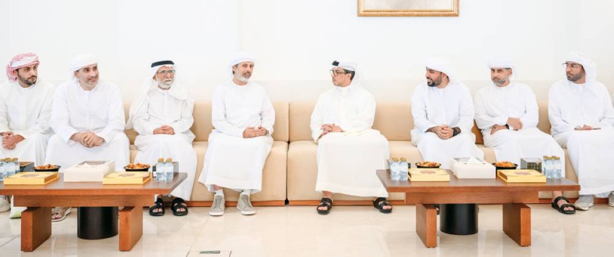 منصور بن زايد خلال تقديمه واجب العزاء