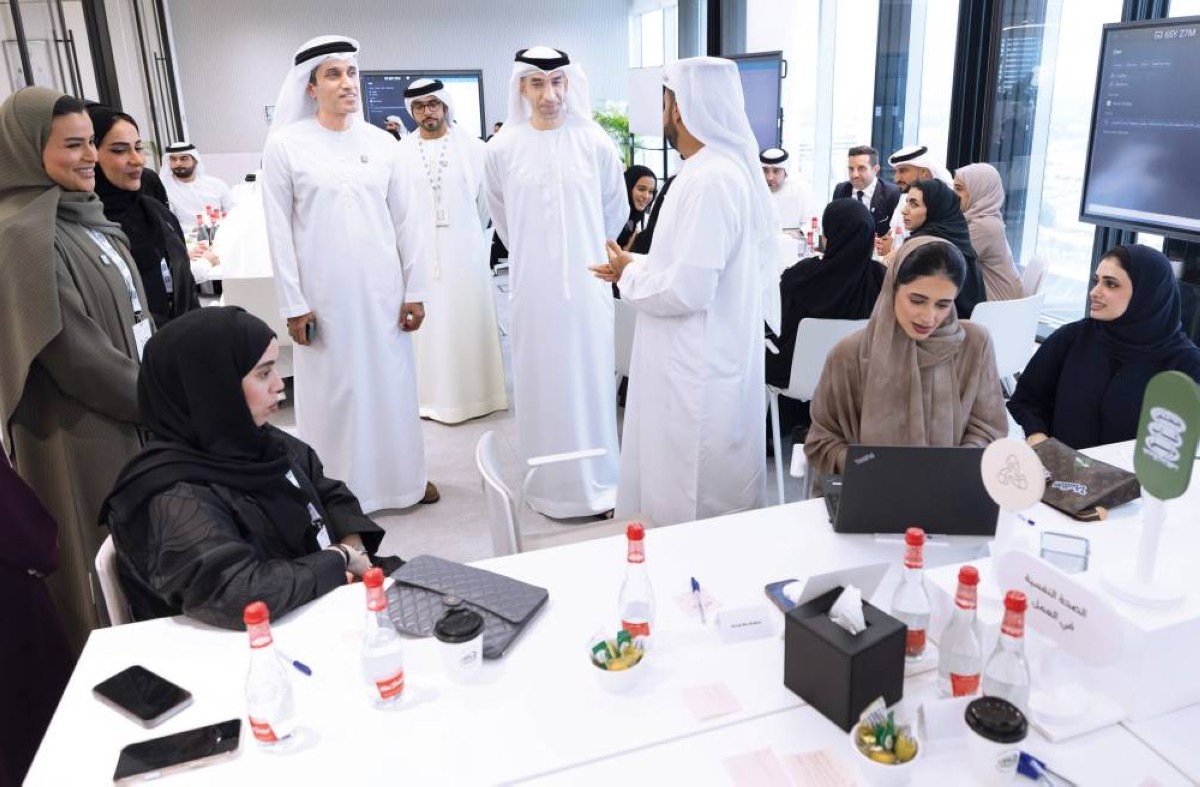 ثاني الزيودي وعبدالله البسطي خلال حضور إحدى مجموعات العمل