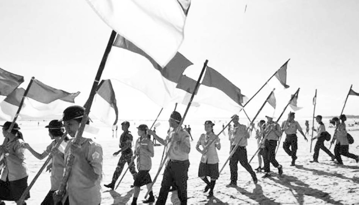 1945 - إعلان استقلال إندونيسيا من الاحتلال الياباني.