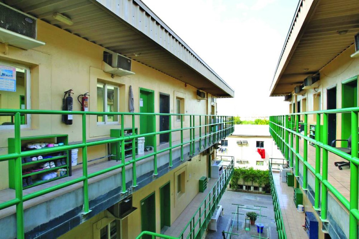 المساكن تضمن بيئة صحية وآمنة للعمال