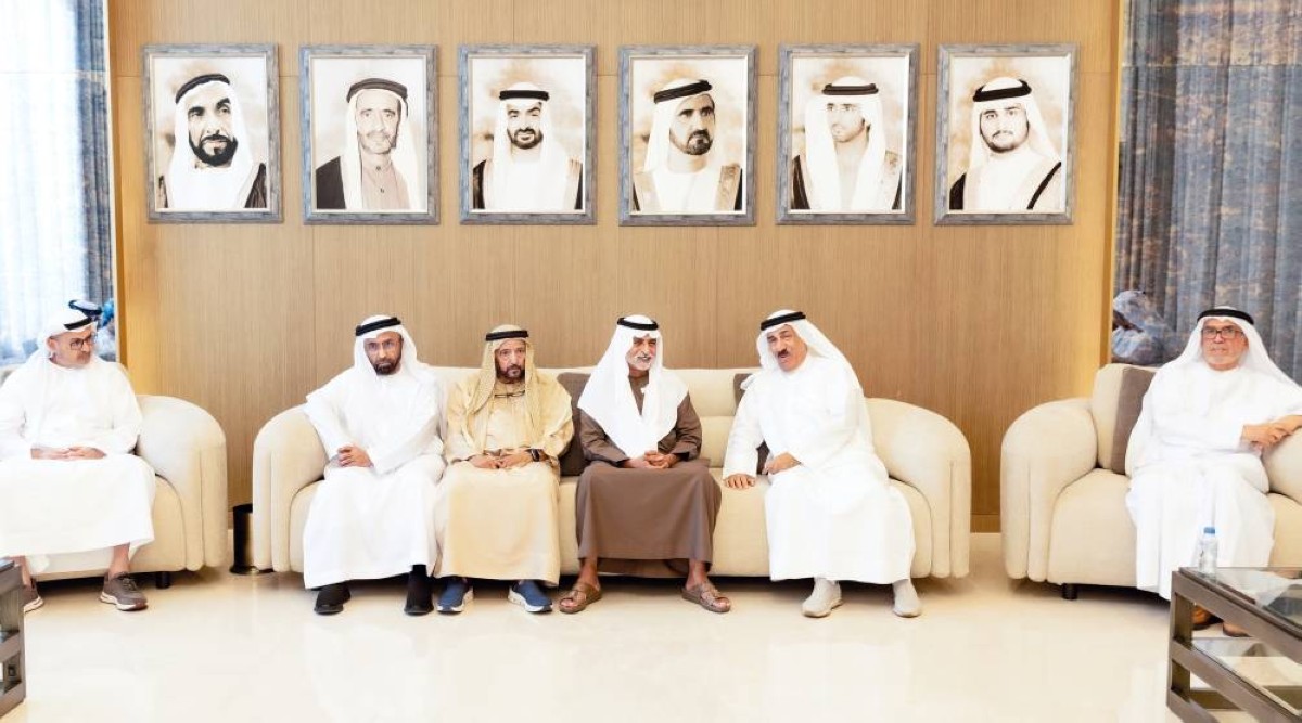 نهيان بن مبارك خلال العزاء بحضور سعيد الرقباني وسعيد بن غباش وعبدالله حارب ومحمد الملا وعلي الشعفار 